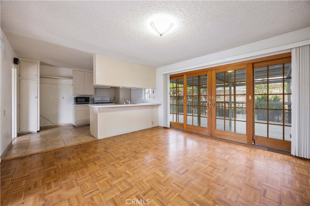 3102 Warren Lane