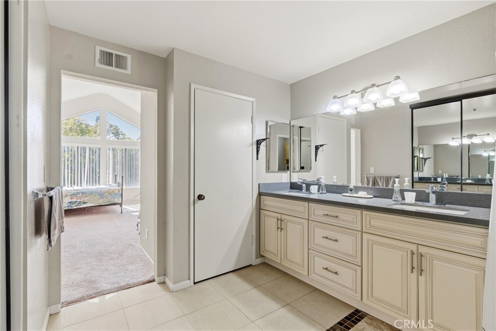 2571 Plaza Del Amo