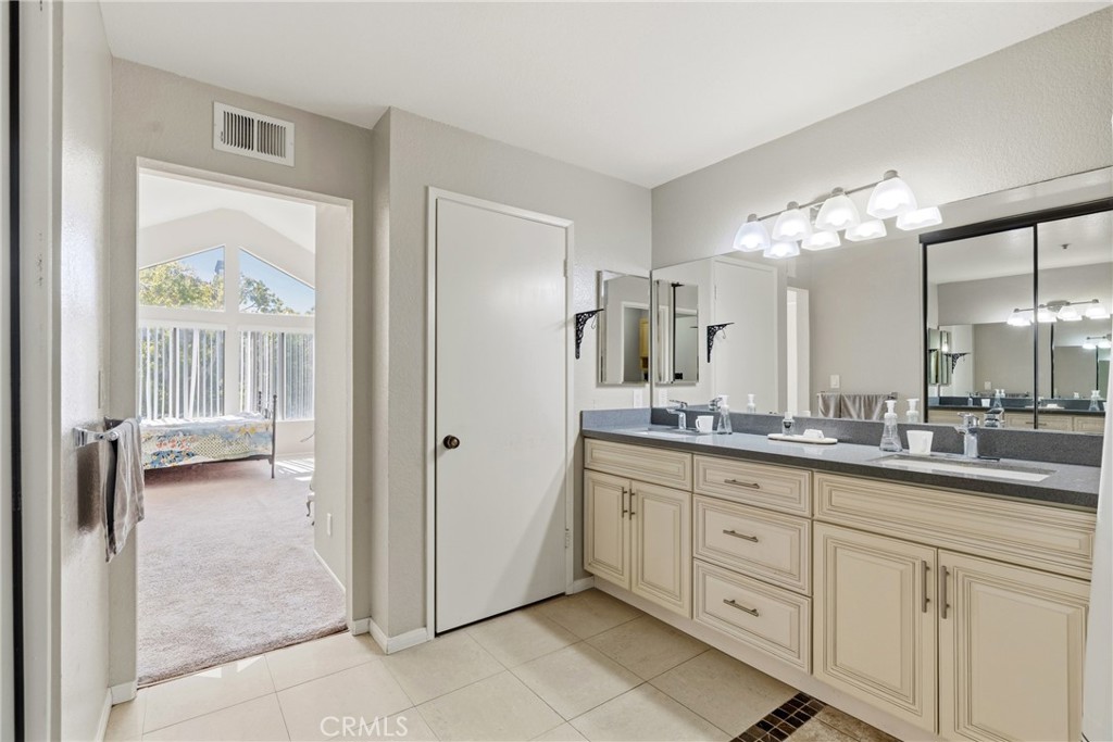 2571 Plaza Del Amo