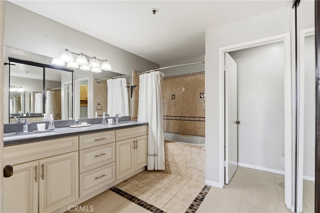 2571 Plaza Del Amo