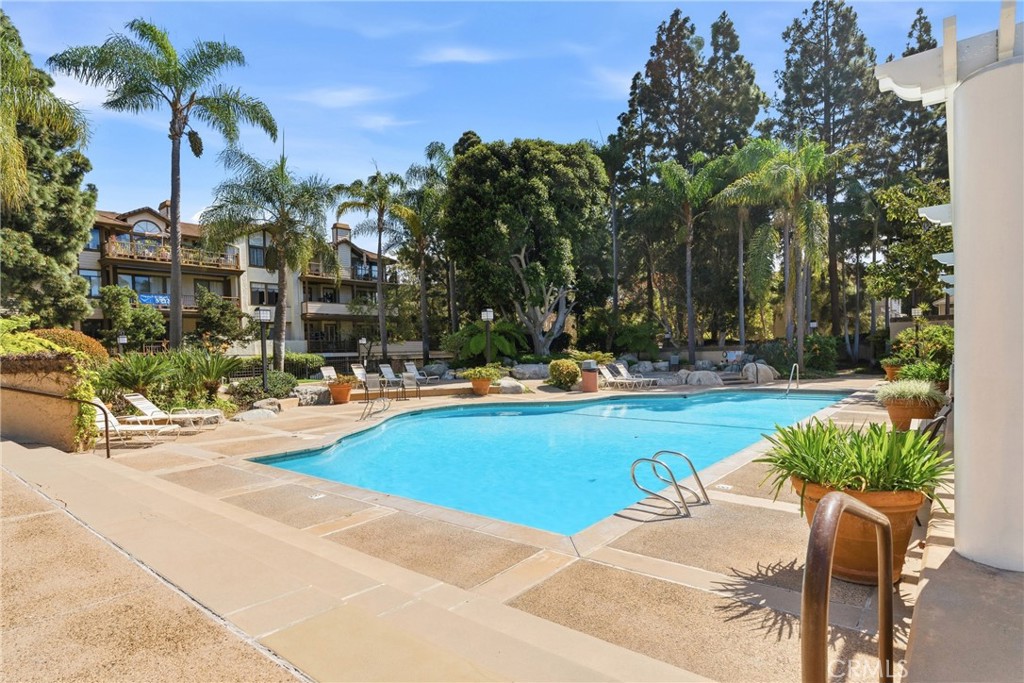 2571 Plaza Del Amo