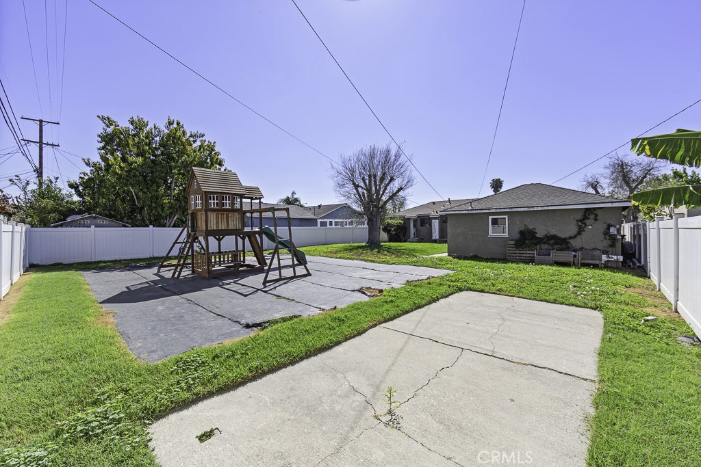 1659 E Plymouth