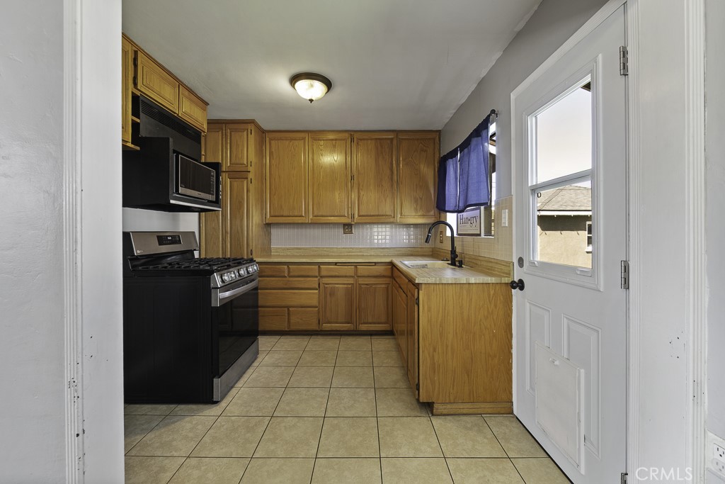 1659 E Plymouth