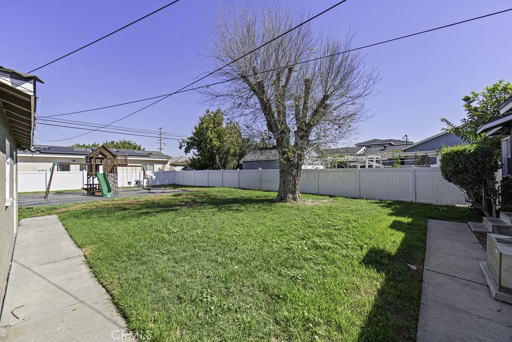 1659 E Plymouth