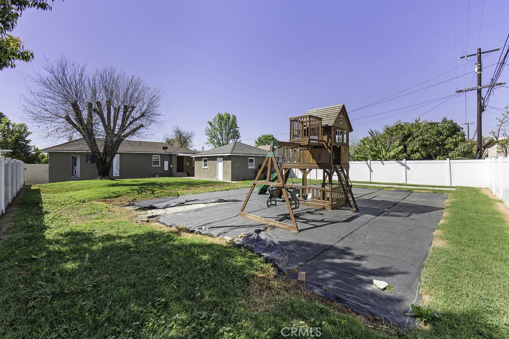 1659 E Plymouth