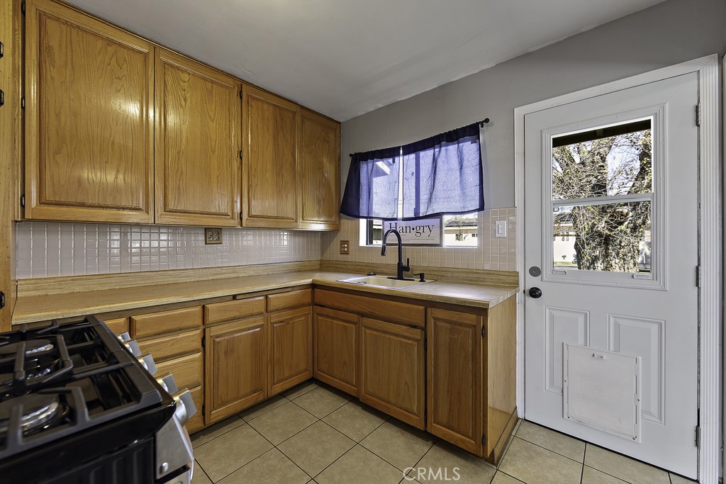 1659 E Plymouth