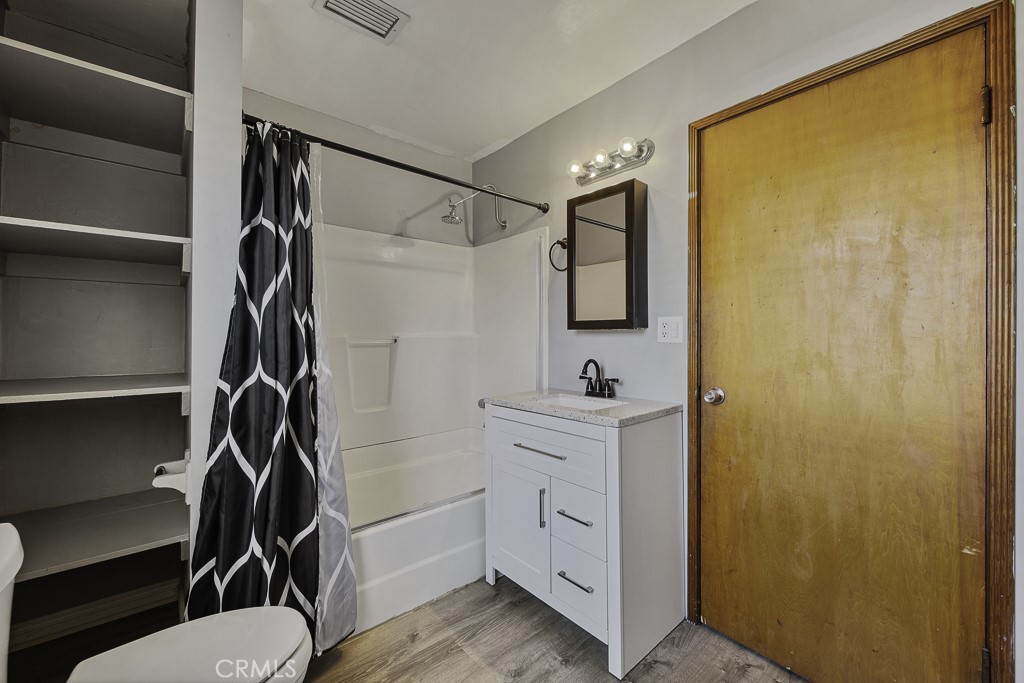 1659 E Plymouth
