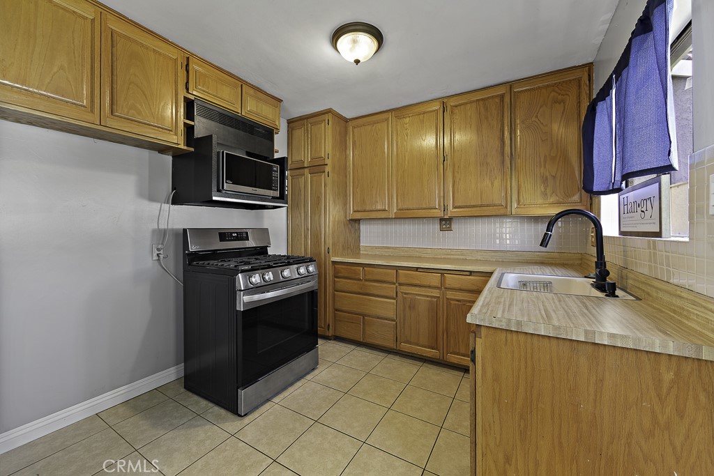 1659 E Plymouth