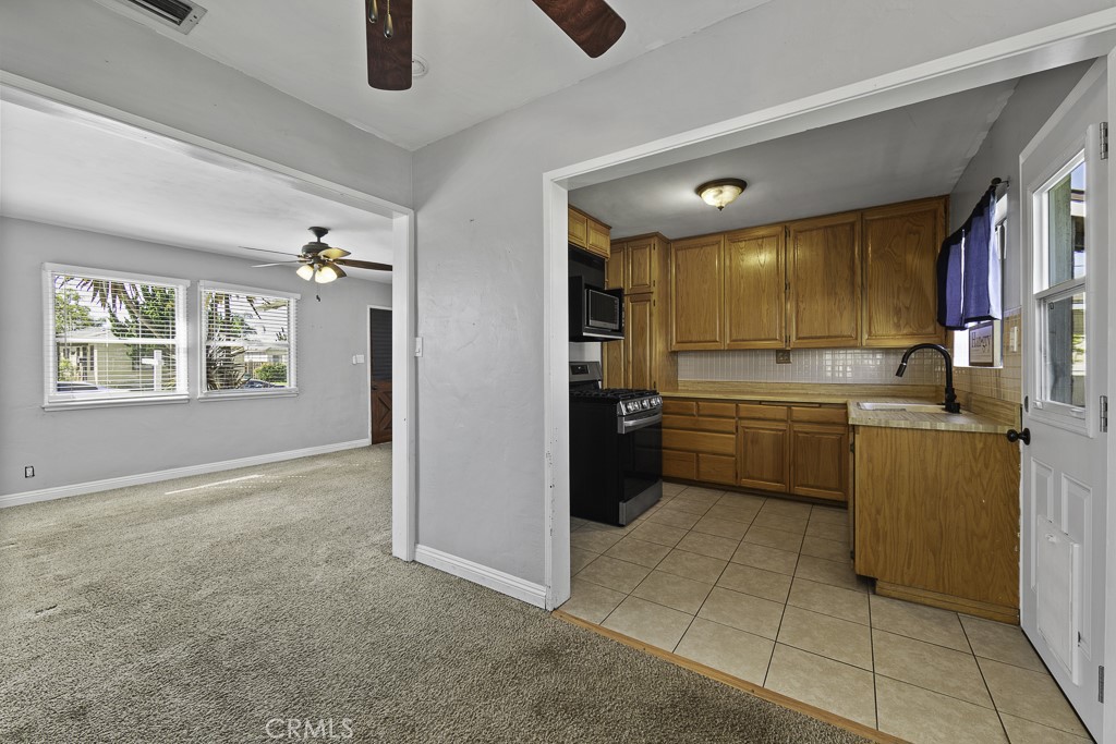 1659 E Plymouth