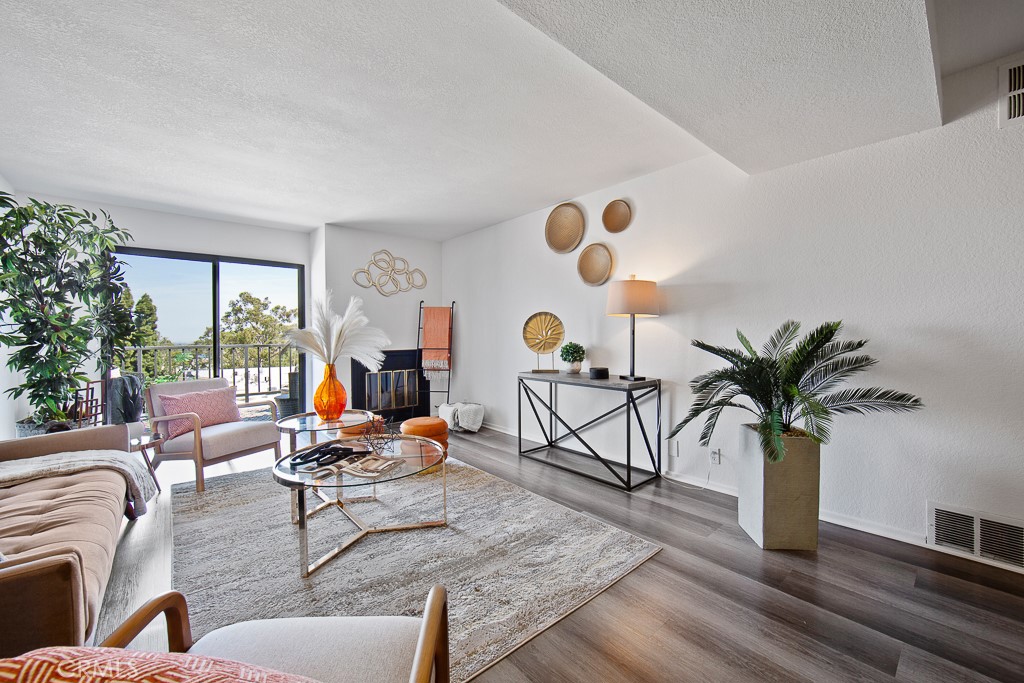2599 Walnut Avenue 331