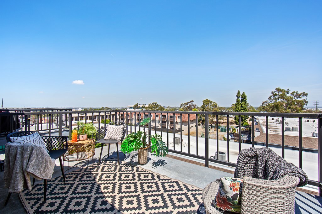 2599 Walnut Avenue 331