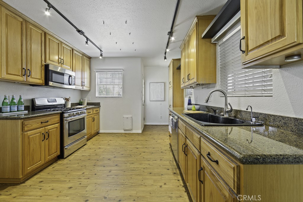 1832 N Brighton