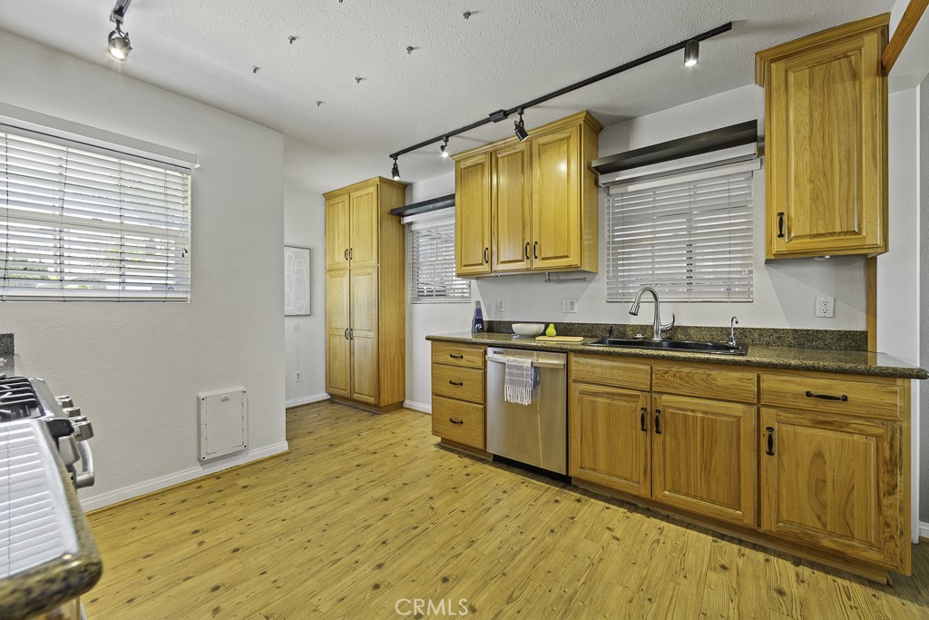 1832 N Brighton