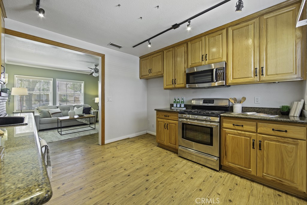 1832 N Brighton