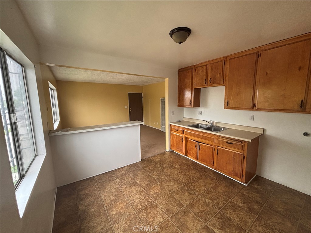 8868 S Wall St