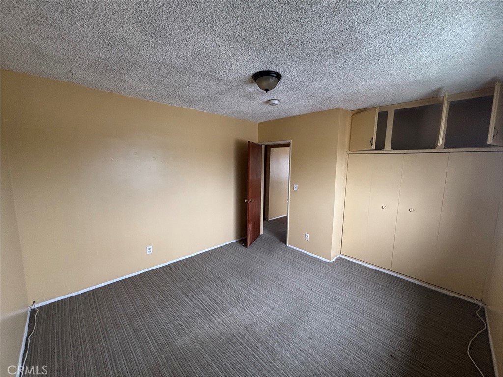 8868 S Wall St