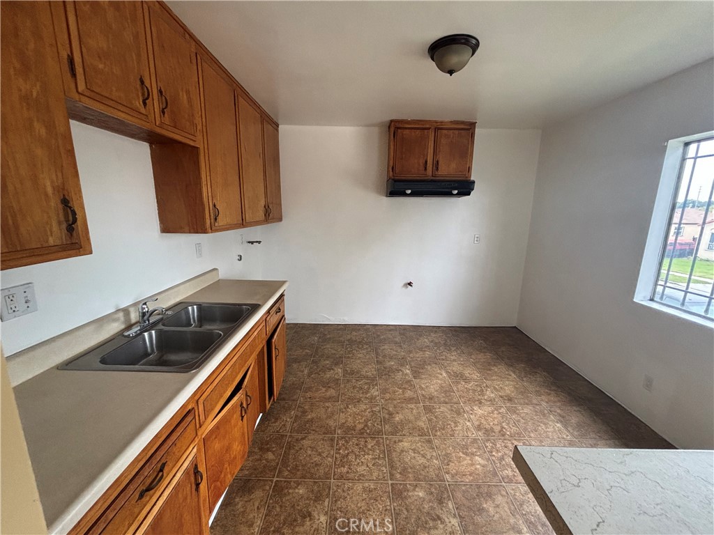 8868 S Wall St