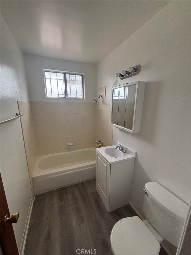 8868 S Wall St