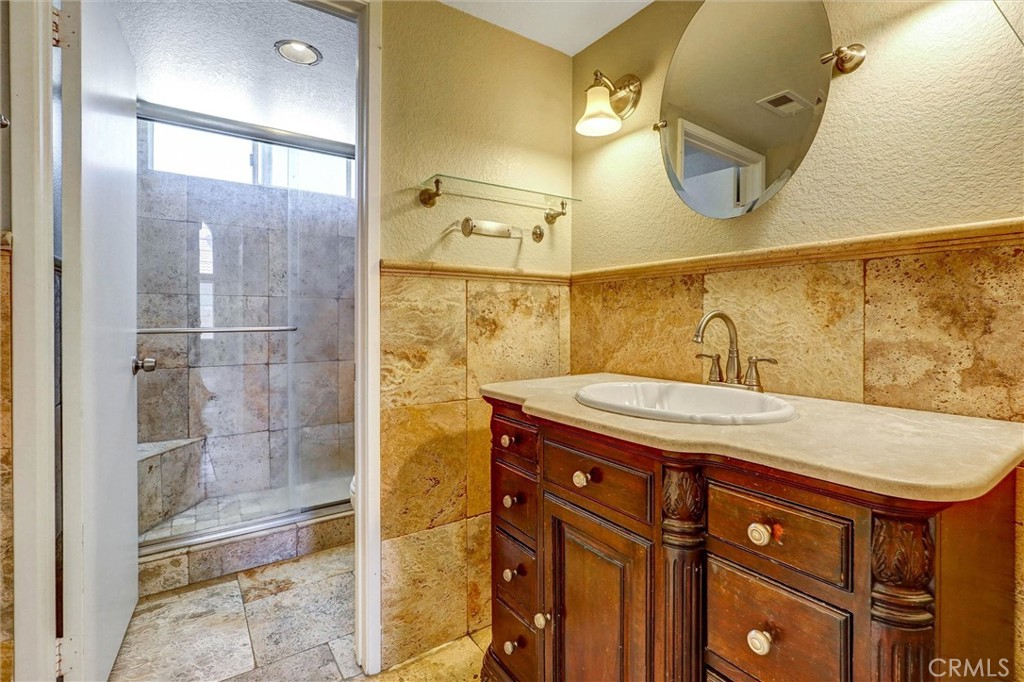3121 Crowne Drive