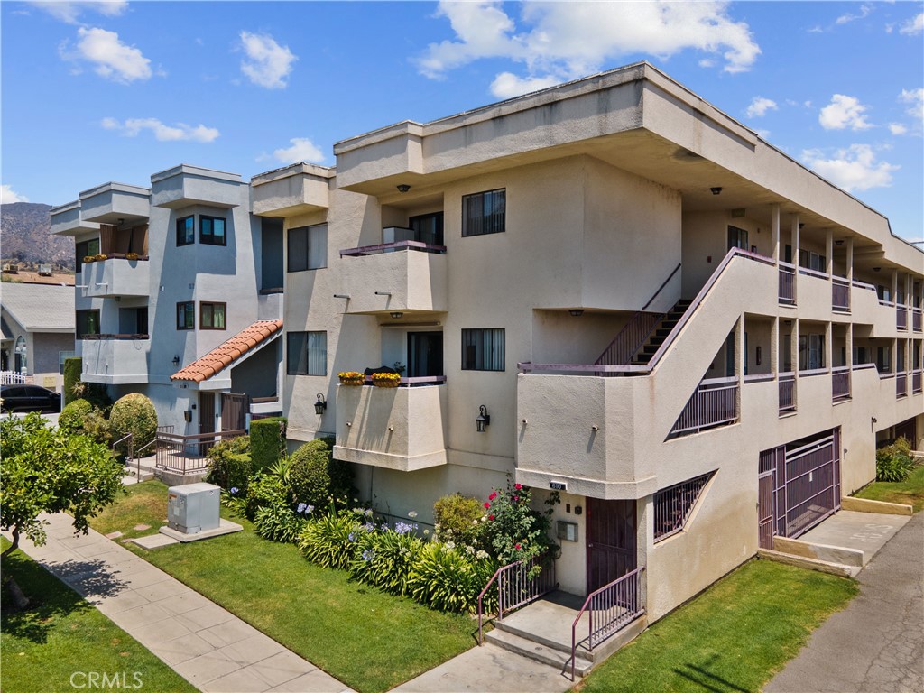 610 E Harvard Road 3