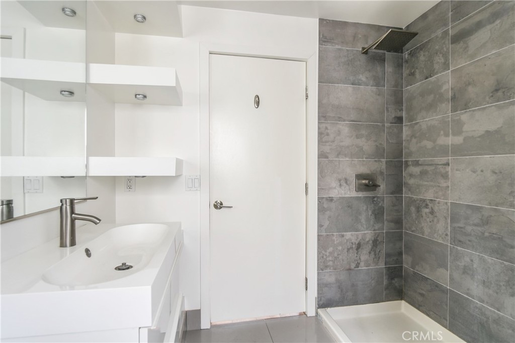 811 6th Street 204