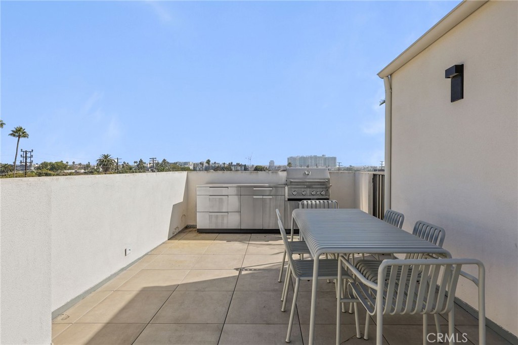 2432 Penmar Avenue 204