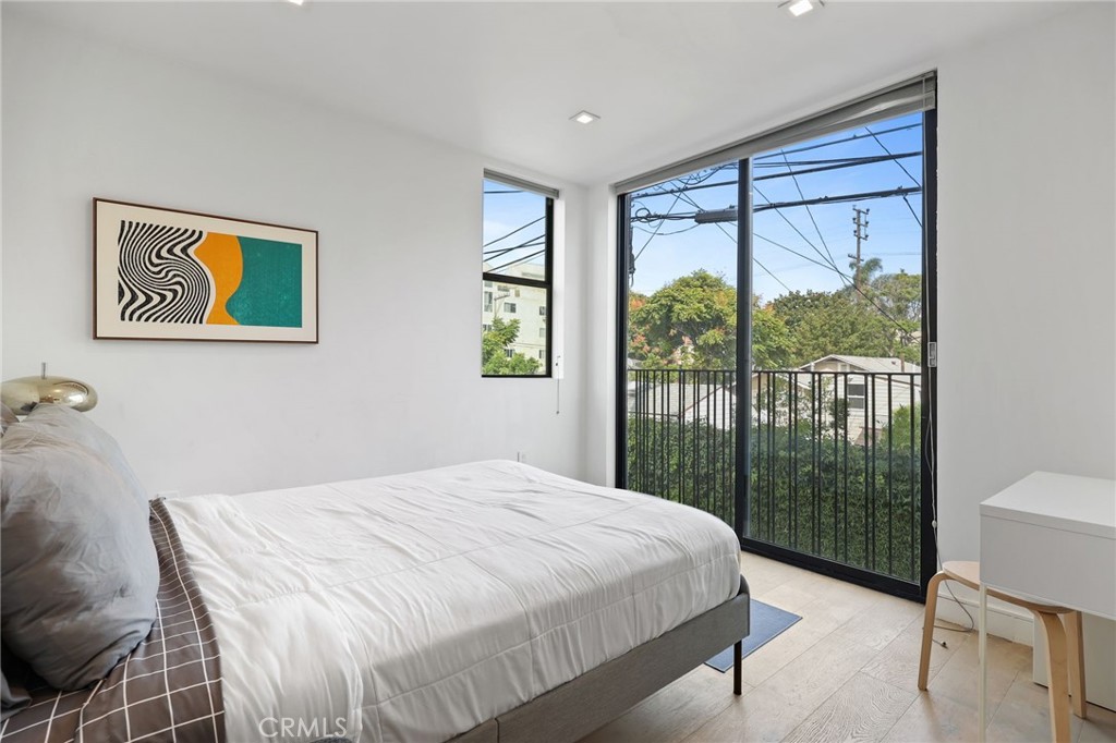 2432 Penmar Avenue 204