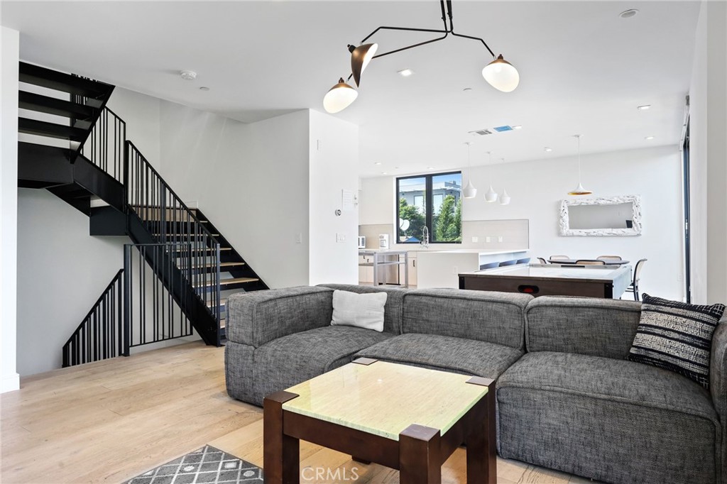 2432 Penmar Avenue 204