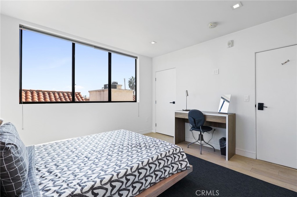 2432 Penmar Avenue 204