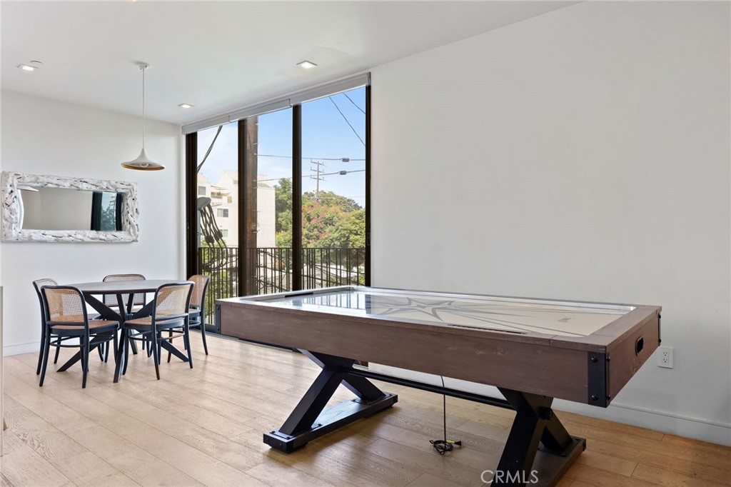 2432 Penmar Avenue 204