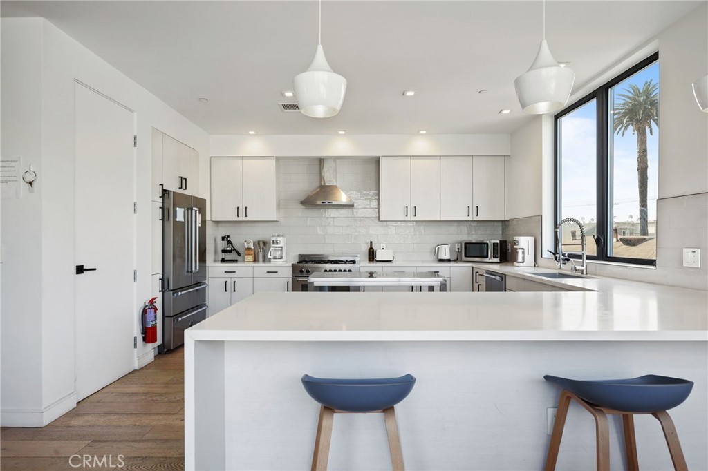 2432 Penmar Avenue 204