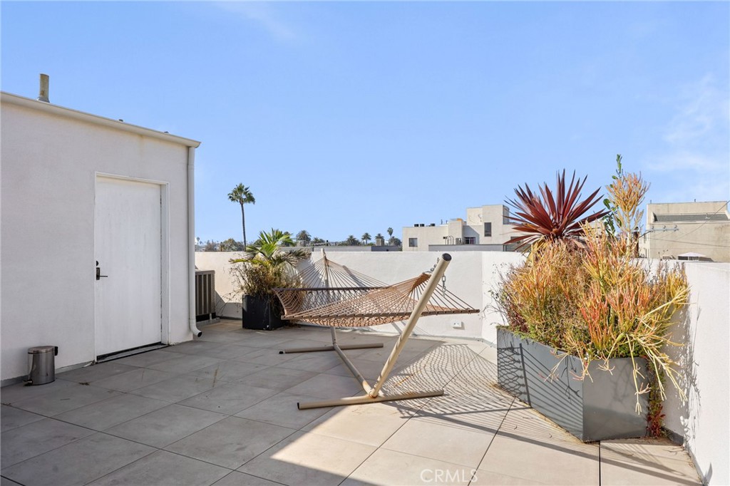 2432 Penmar Avenue 204