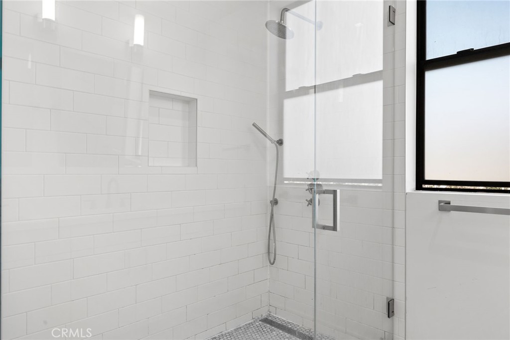 2432 Penmar Avenue 204