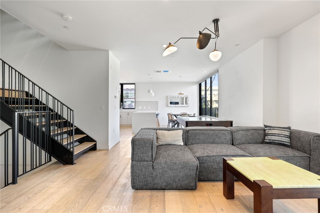 2432 Penmar Avenue 204