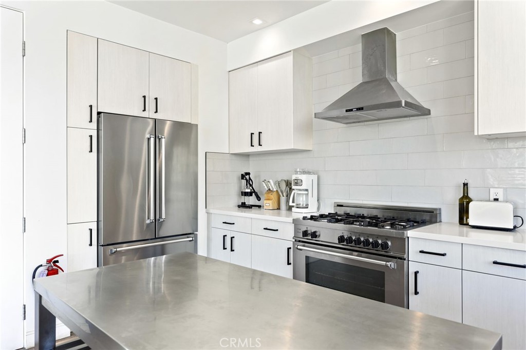 2432 Penmar Avenue 204