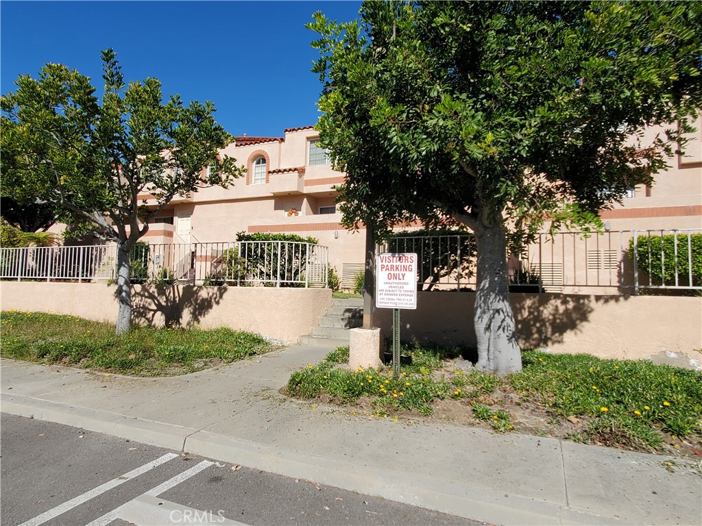 3101 Plaza Del Amo 82