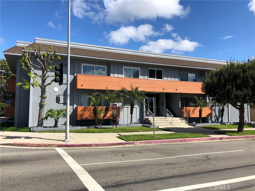 11825 National Boulevard 4