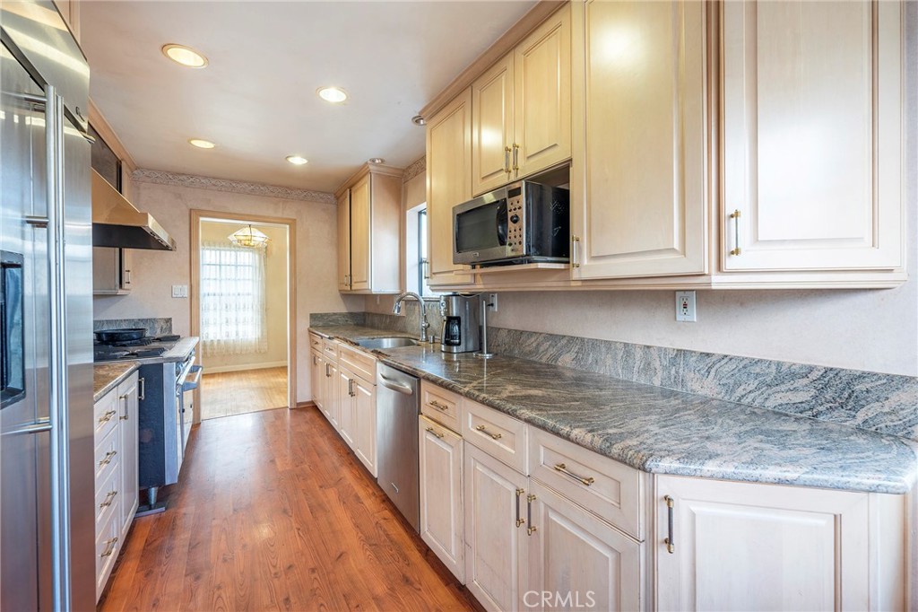 5105 W Carson Street