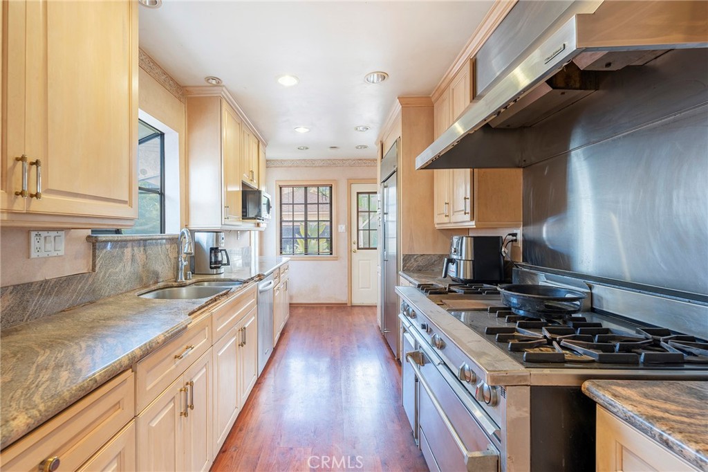 5105 W Carson Street