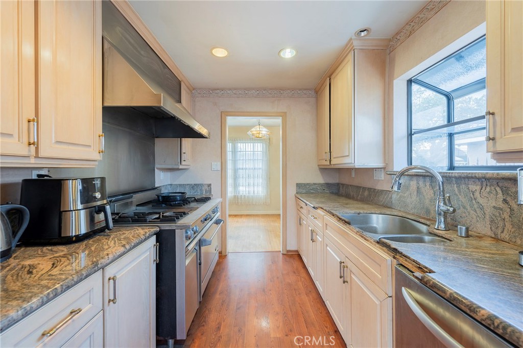 5105 W Carson Street