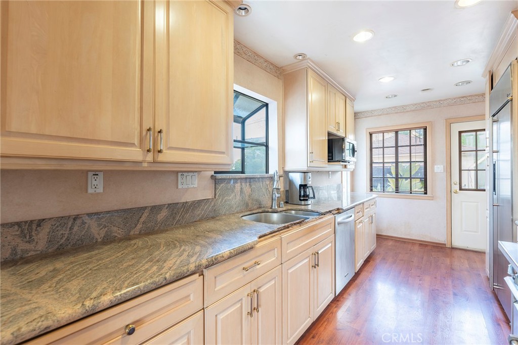 5105 W Carson Street