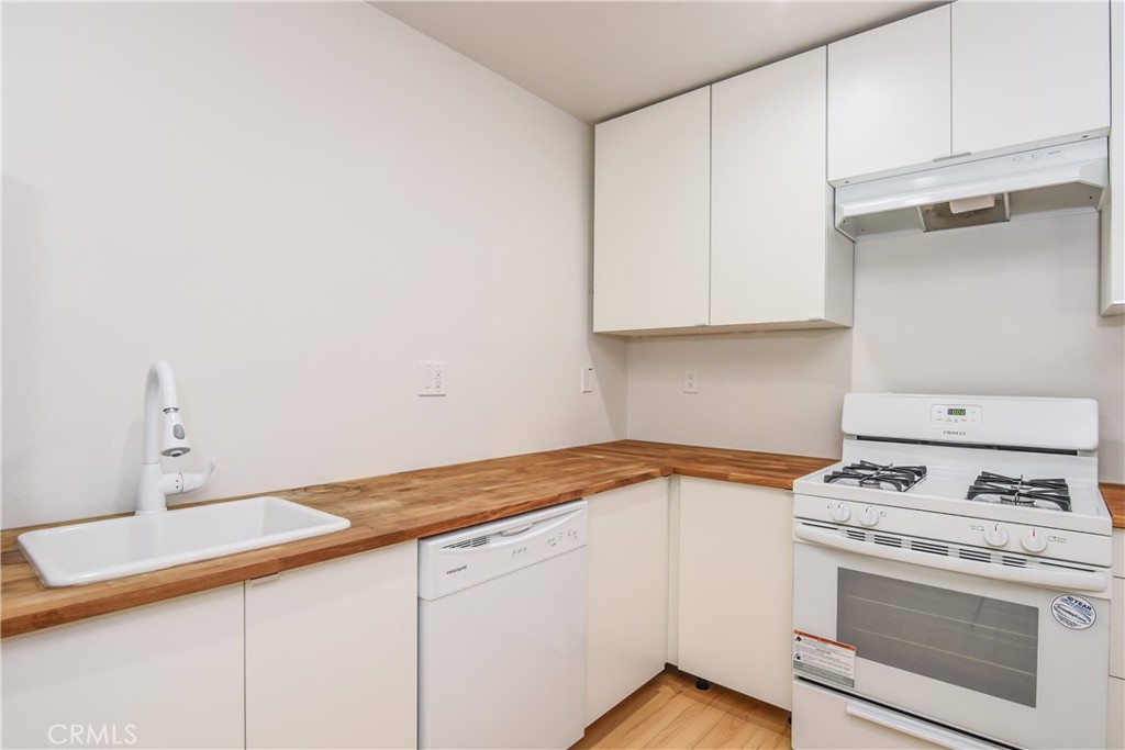 11921 Goshen Avenue 6