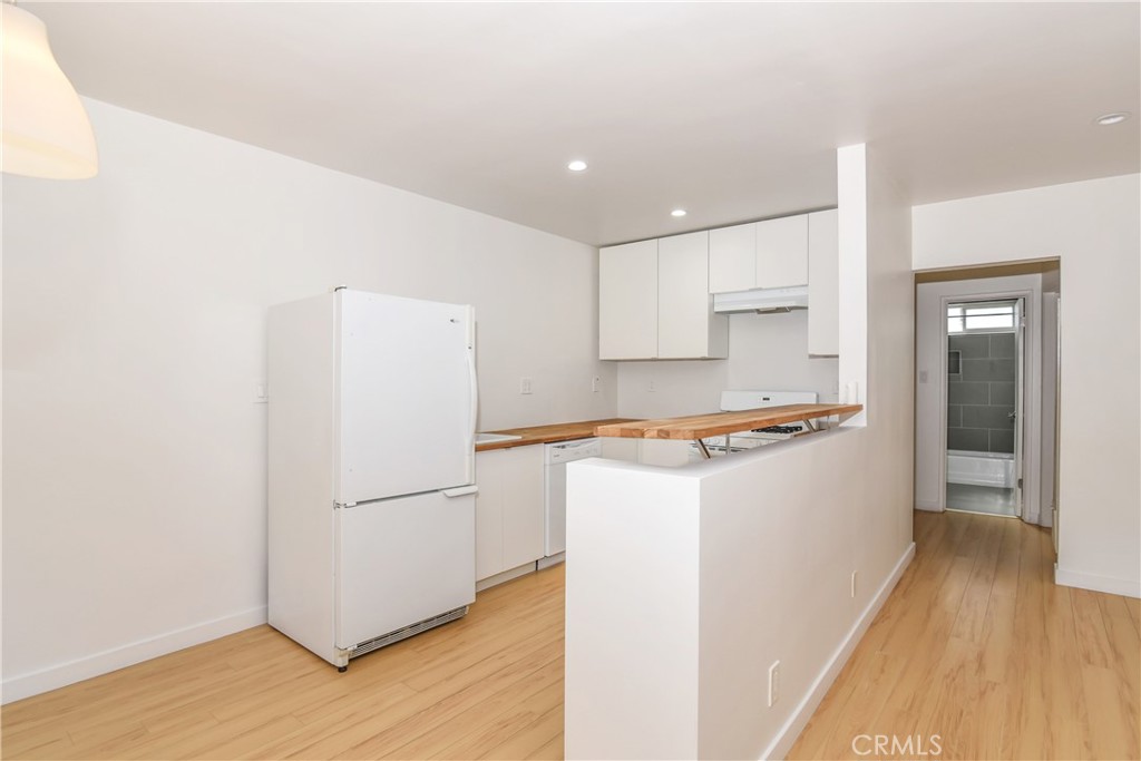 11921 Goshen Avenue 6