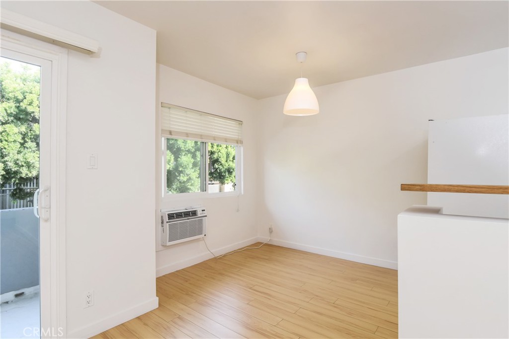 11921 Goshen Avenue 6