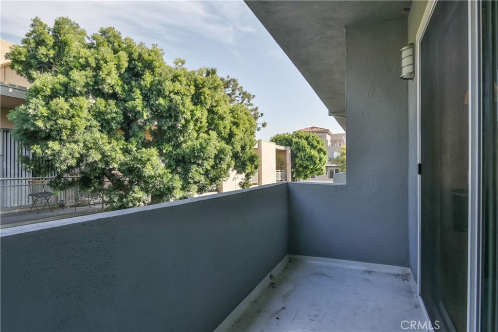 11921 Goshen Avenue 6