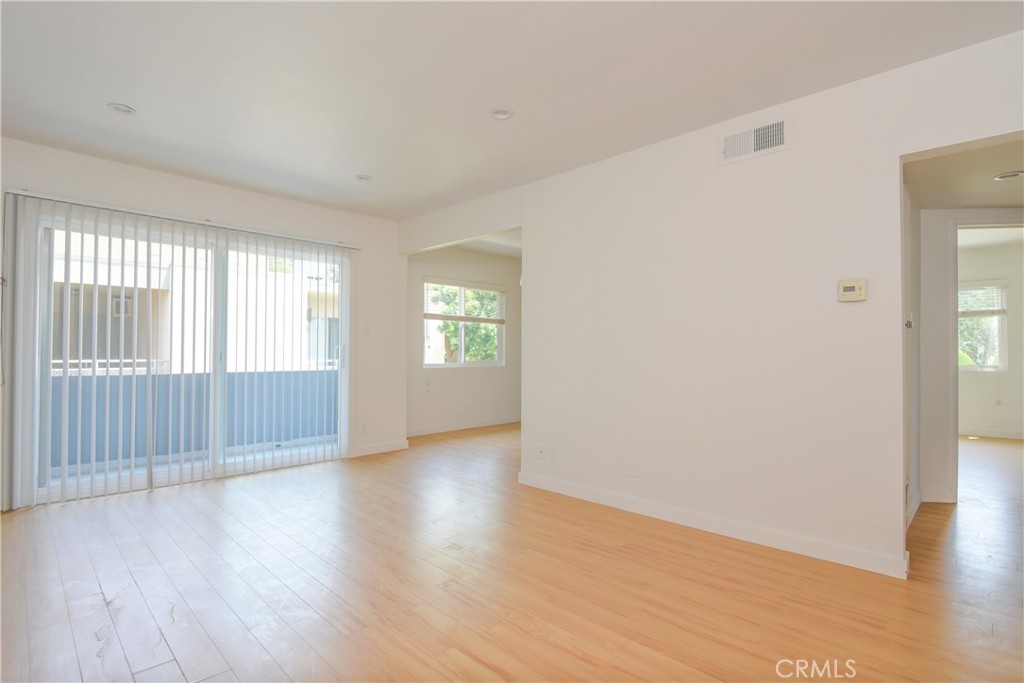 11921 Goshen Avenue 4