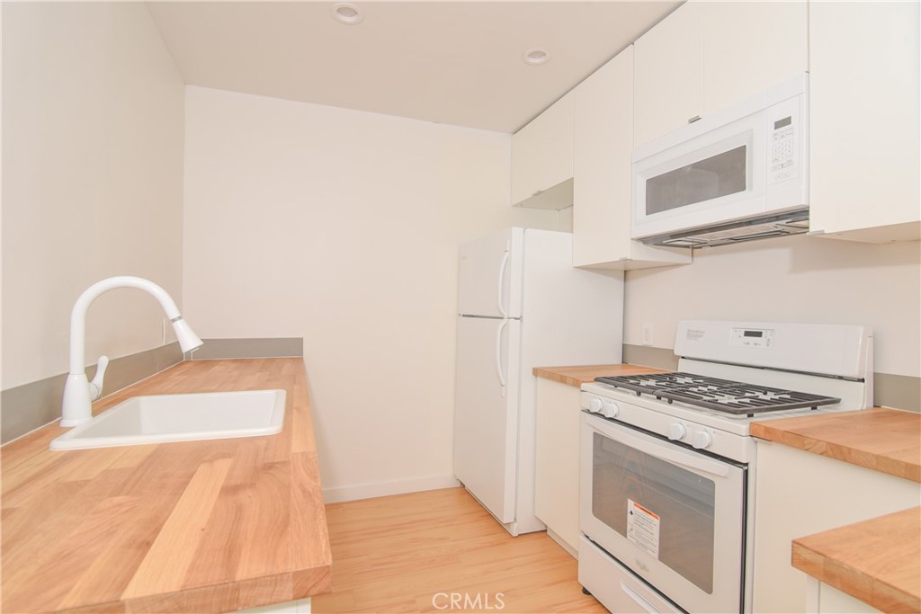 11921 Goshen Avenue 4