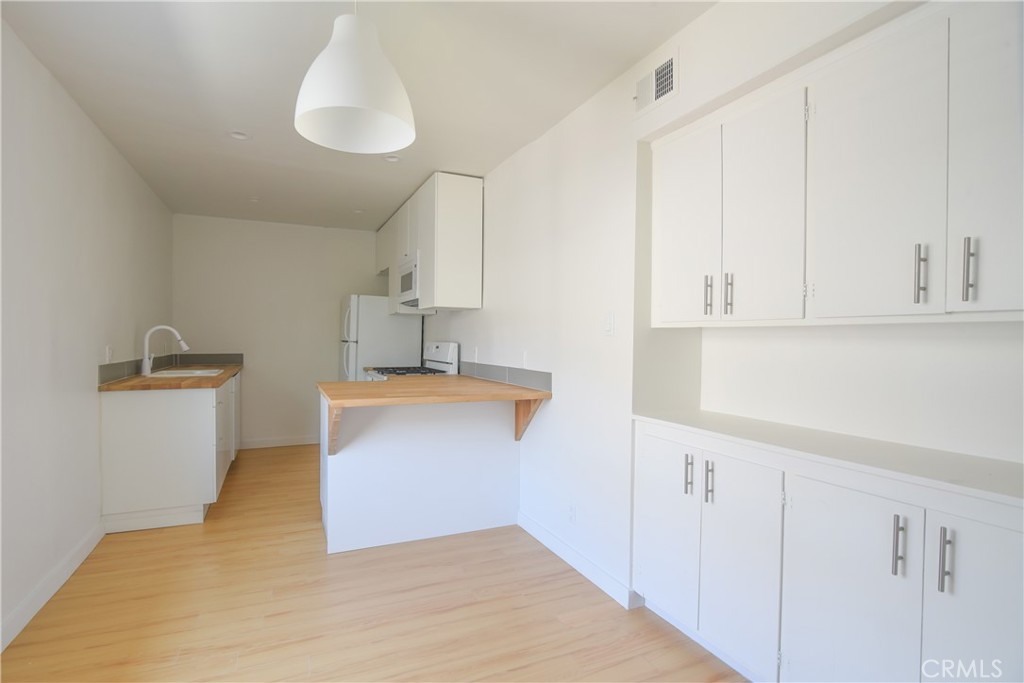 11921 Goshen Avenue 4