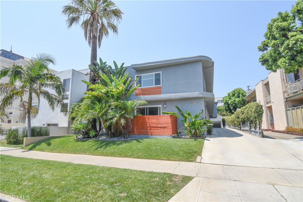 11921 Goshen Avenue 4