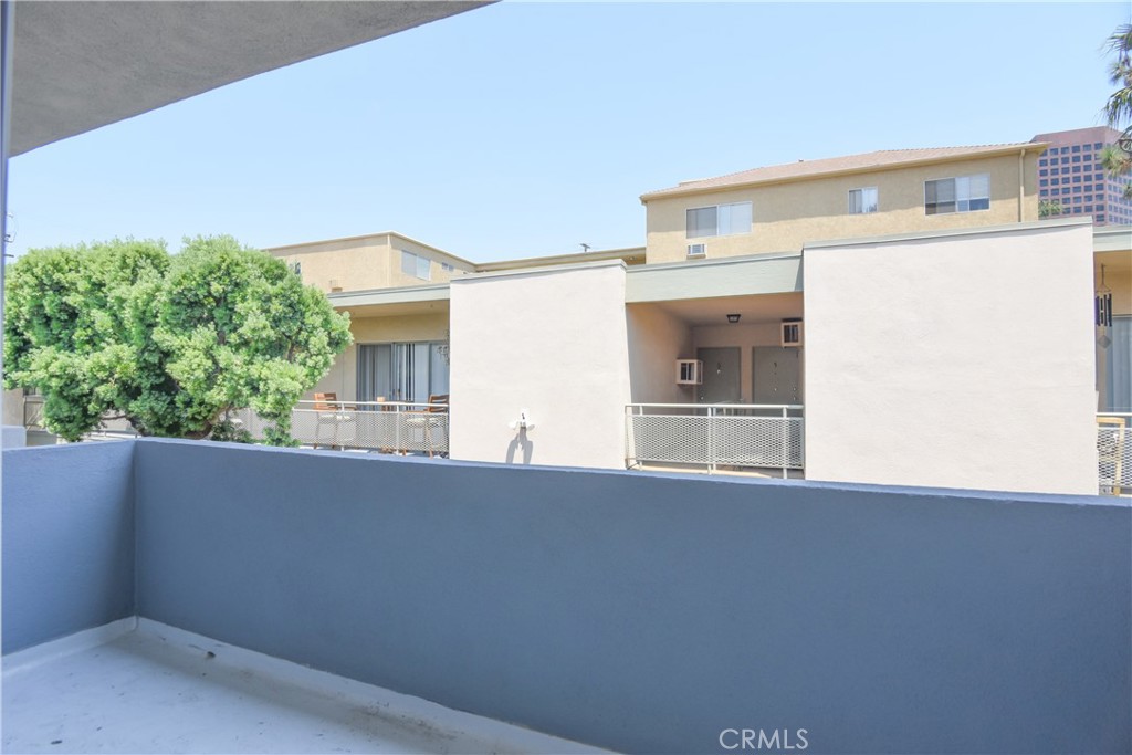 11921 Goshen Avenue 4